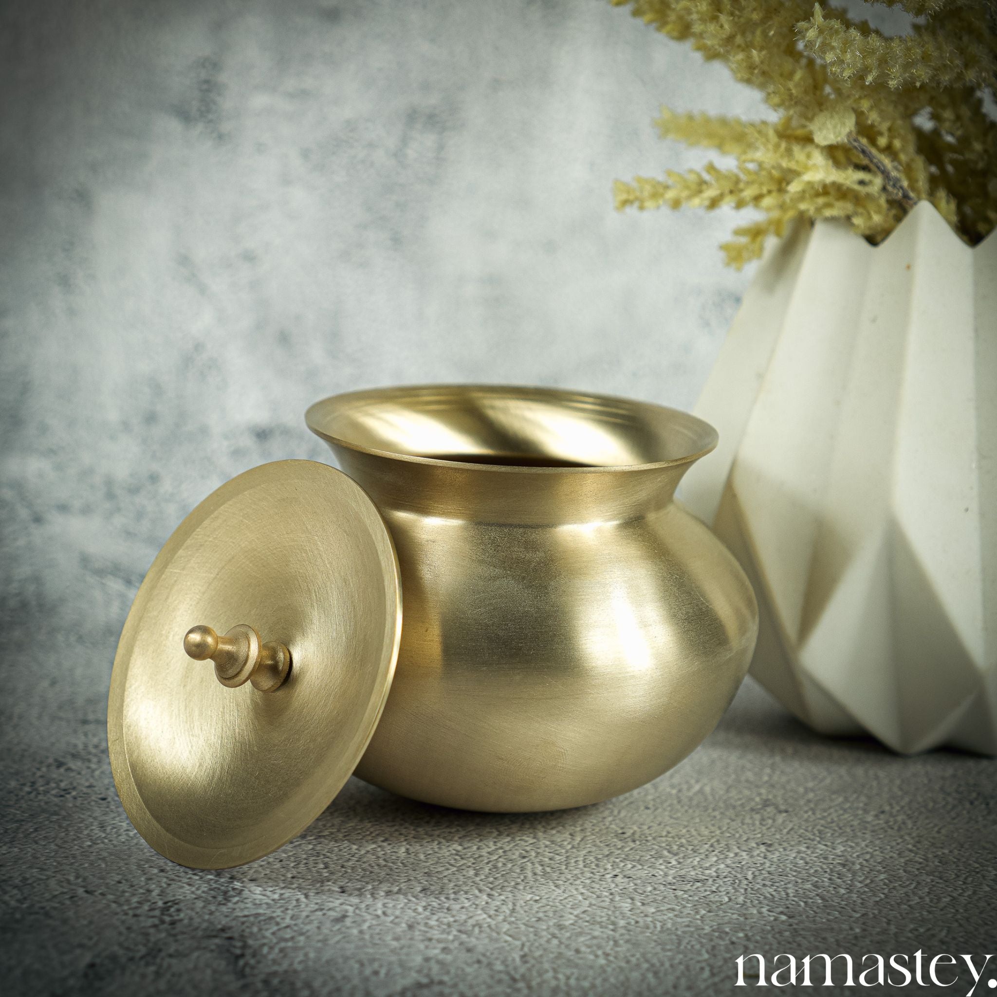Demure Bronze Ghee Kalash to Store Ghee and Oil | Bronze Oil Container with Lid