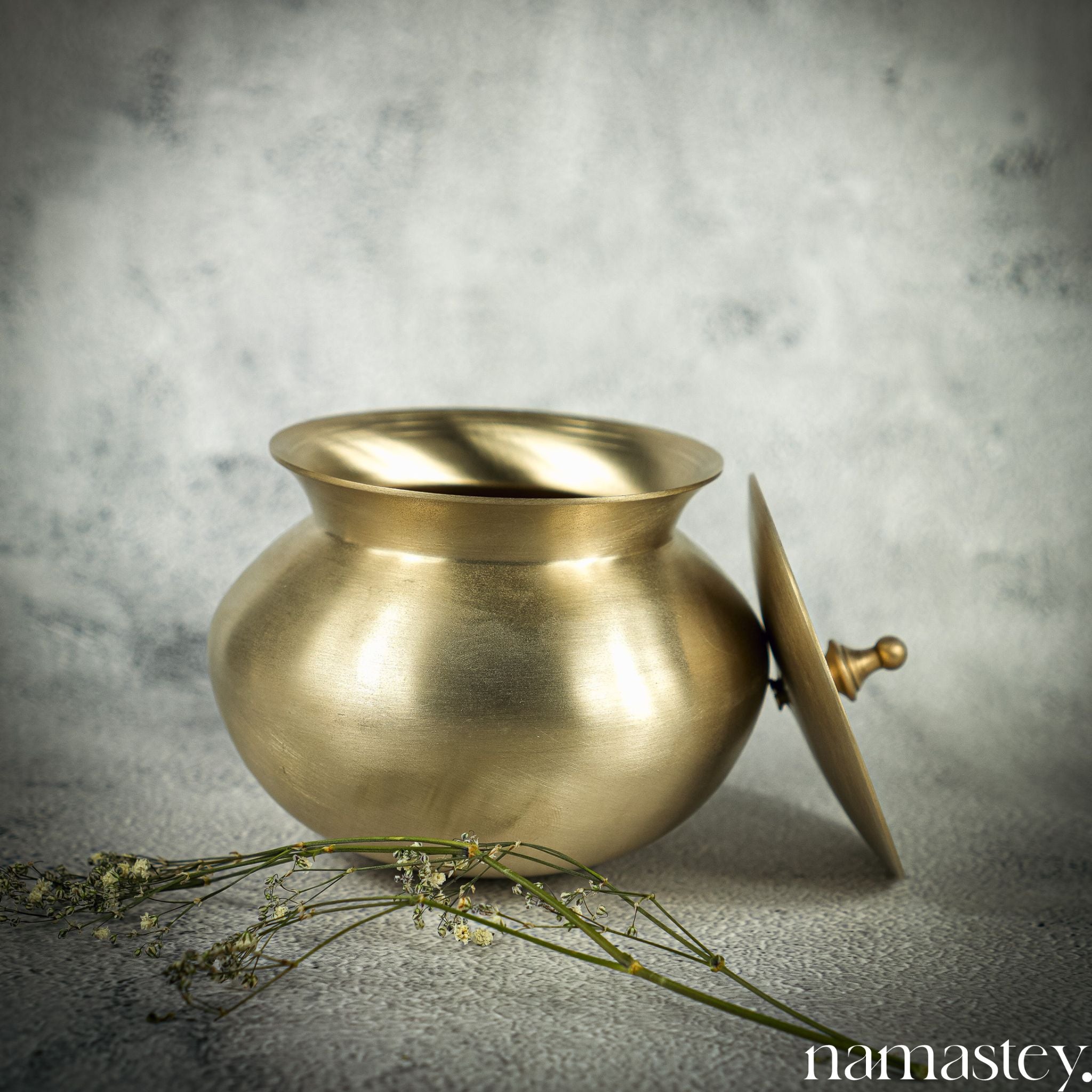 Demure Bronze Ghee Kalash to Store Ghee and Oil | Bronze Oil Container with Lid