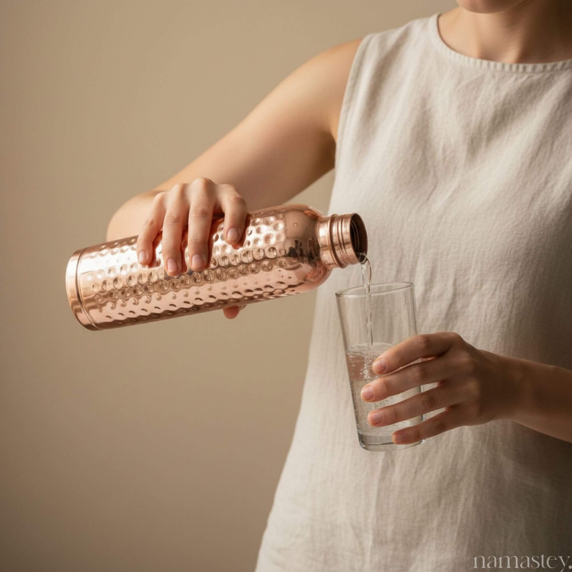 The Classic Hammered Copper Bottle (950ml)