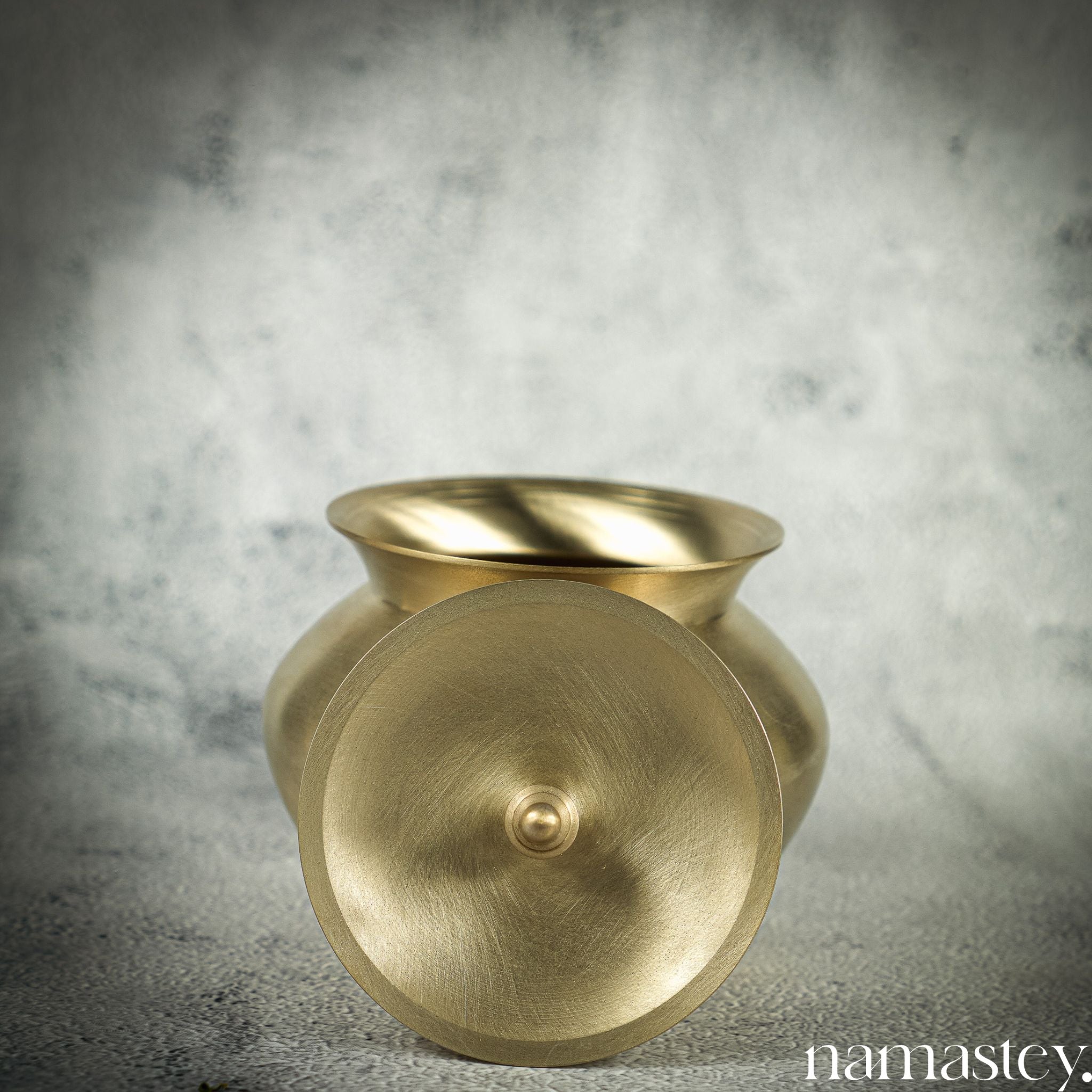 Demure Bronze Ghee Kalash to Store Ghee and Oil | Bronze Oil Container with Lid