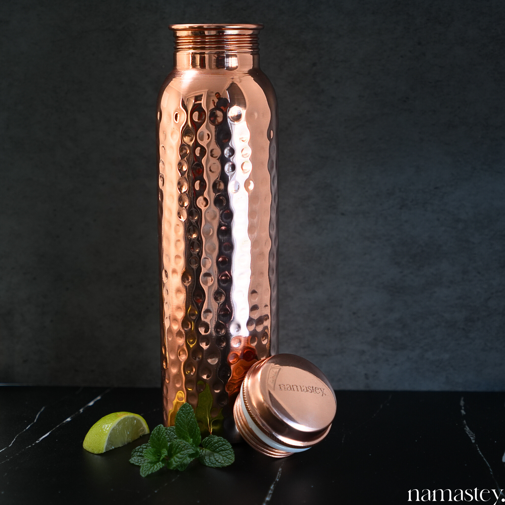 The Classic Hammered Copper Bottle (950ml)