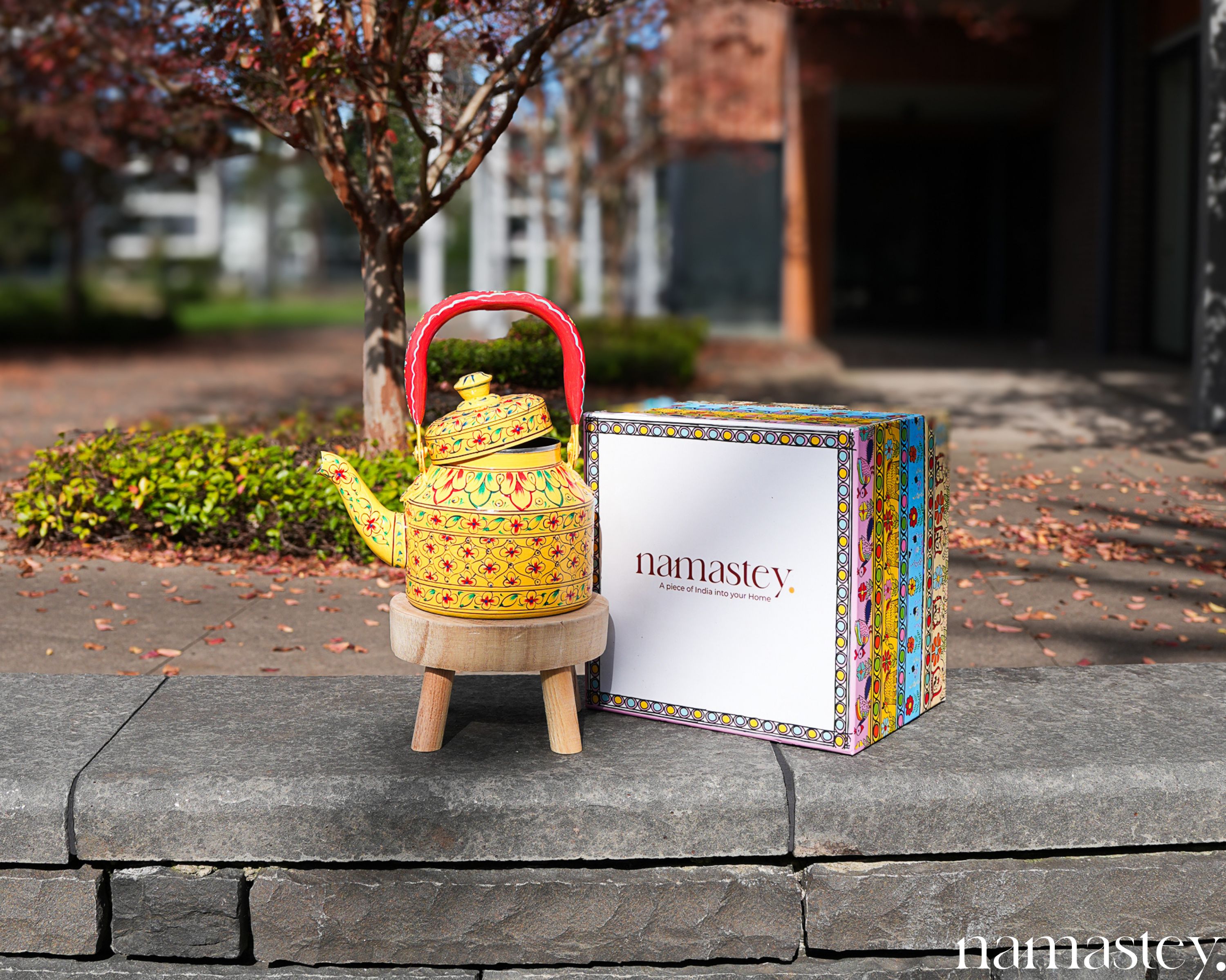Sunburst Petals – Handpainted Stainless Steel Tea Kettle (1L)