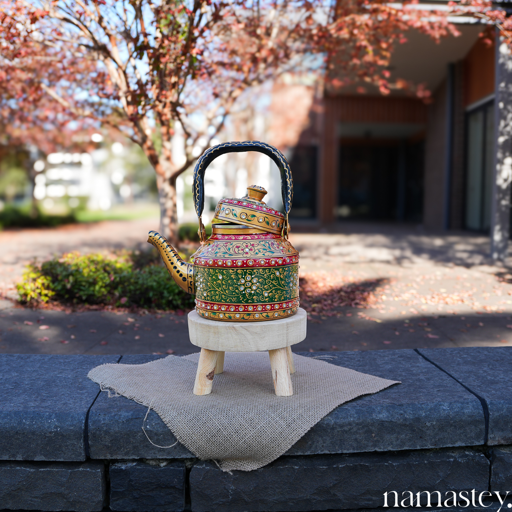 The Royal Courtyard – Handpainted Stainless Steel Tea Kettle (1L)