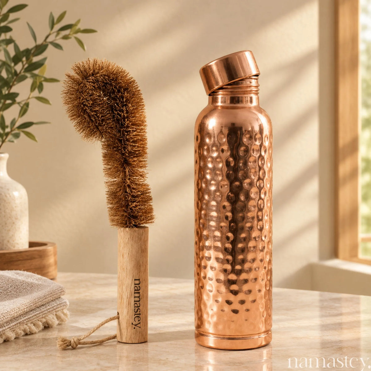 The Classic Hammered Copper Bottle (950ml)