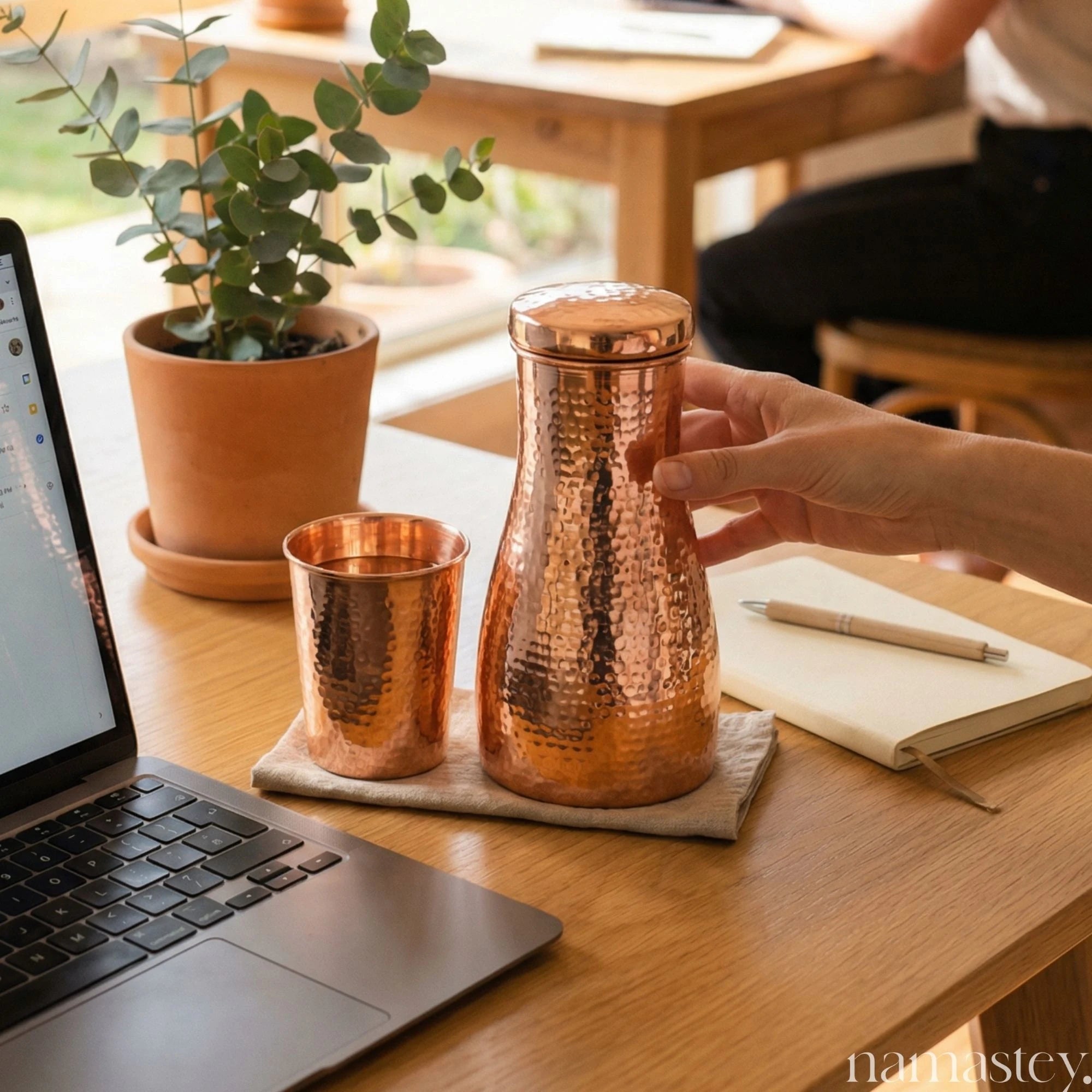 Hammered Pure Copper Carafe (950 mL)