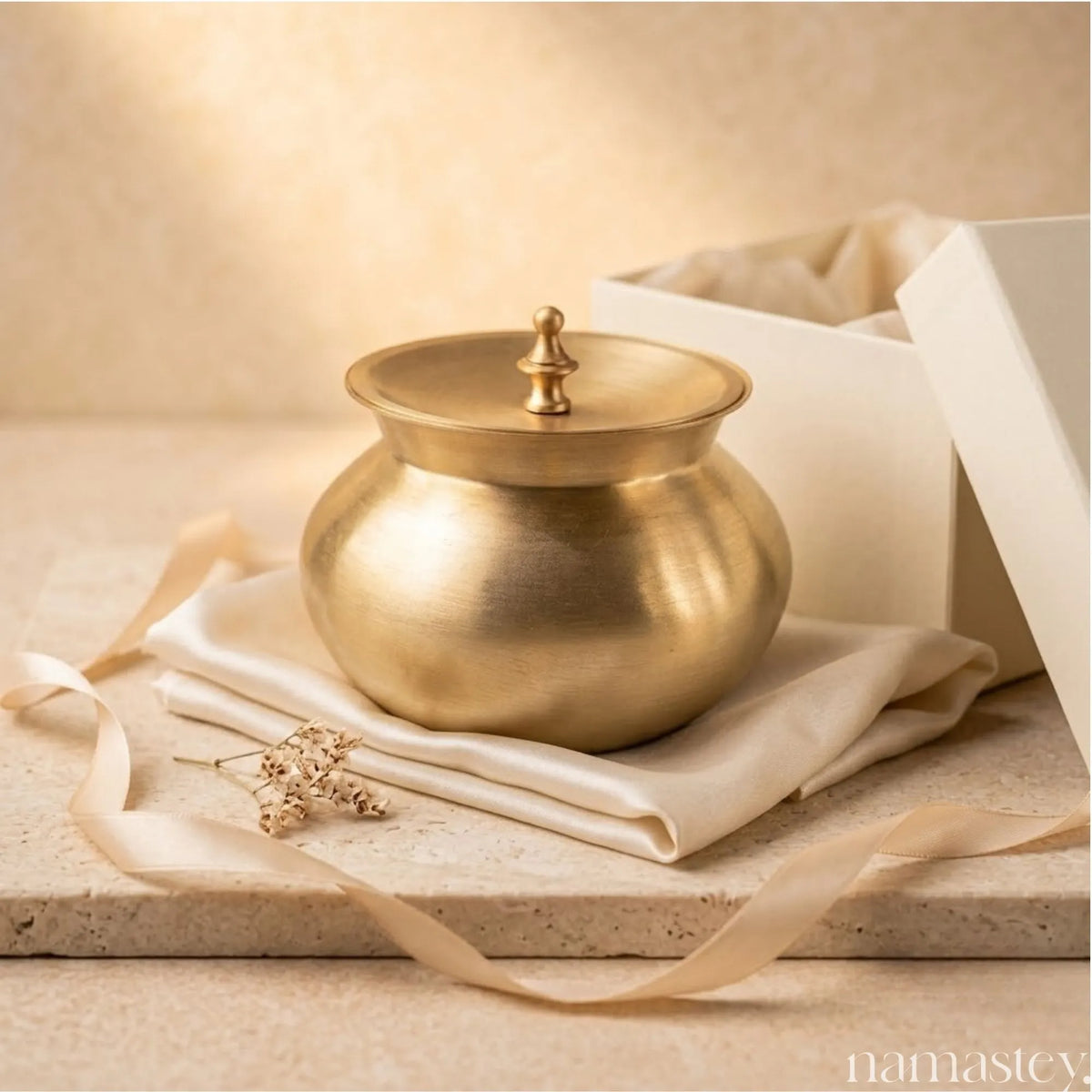 Demure Bronze Ghee Kalash to Store Ghee and Oil | Bronze Oil Container with Lid