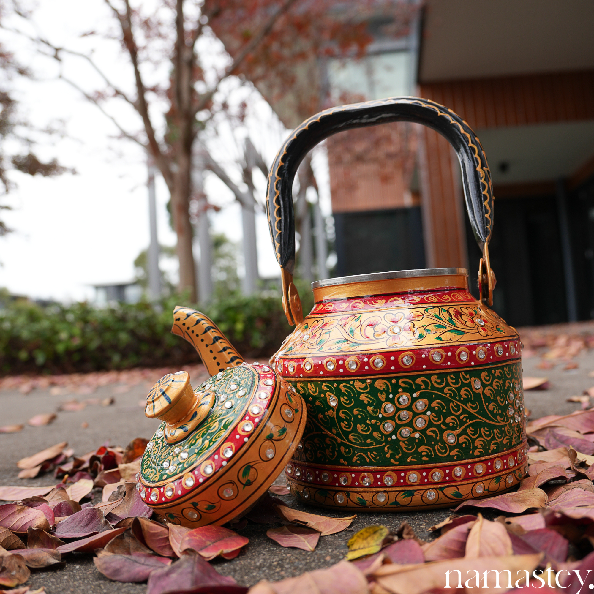 The Royal Courtyard – Handpainted Stainless Steel Tea Kettle (1L)