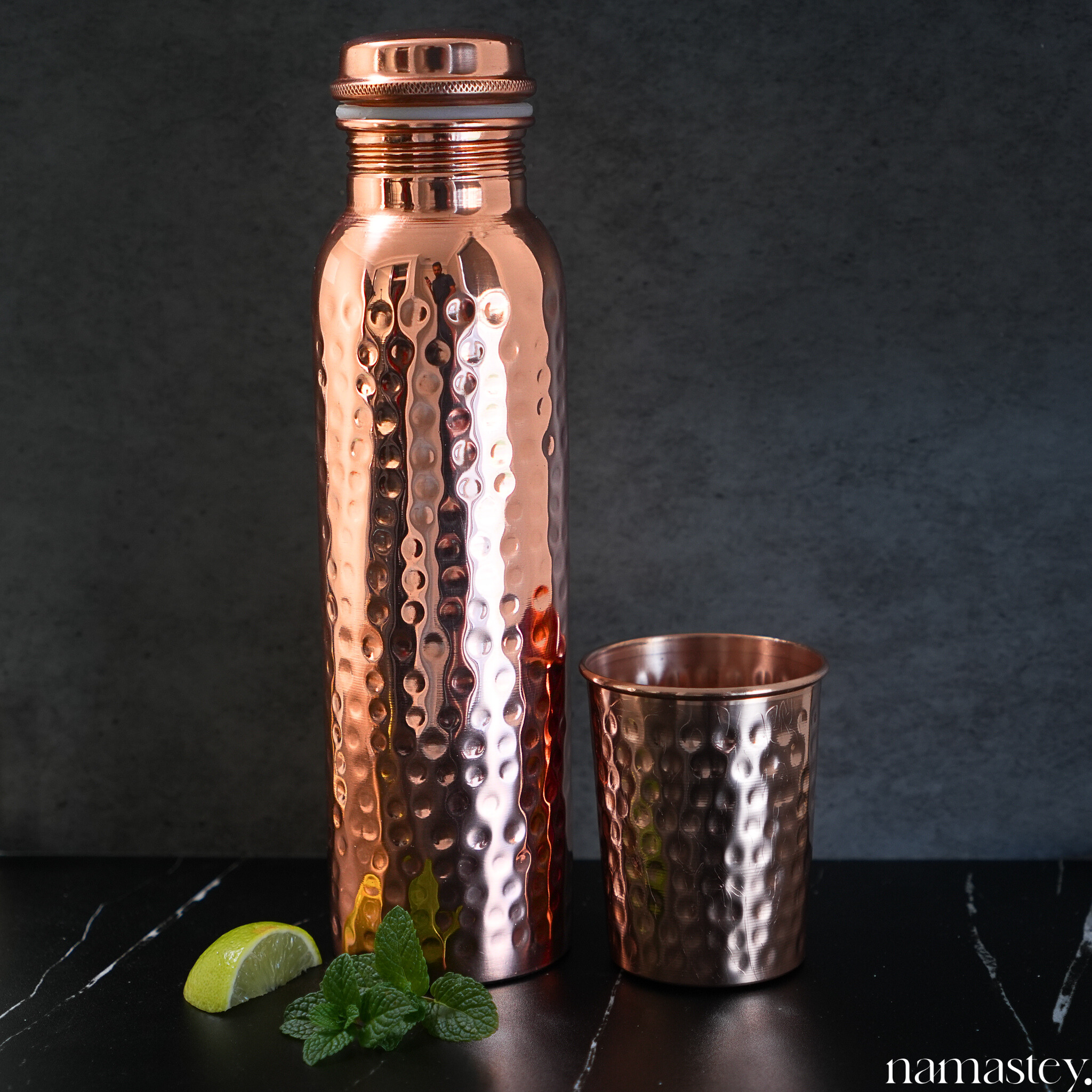 The Classic Hammered Copper Bottle (950ml)