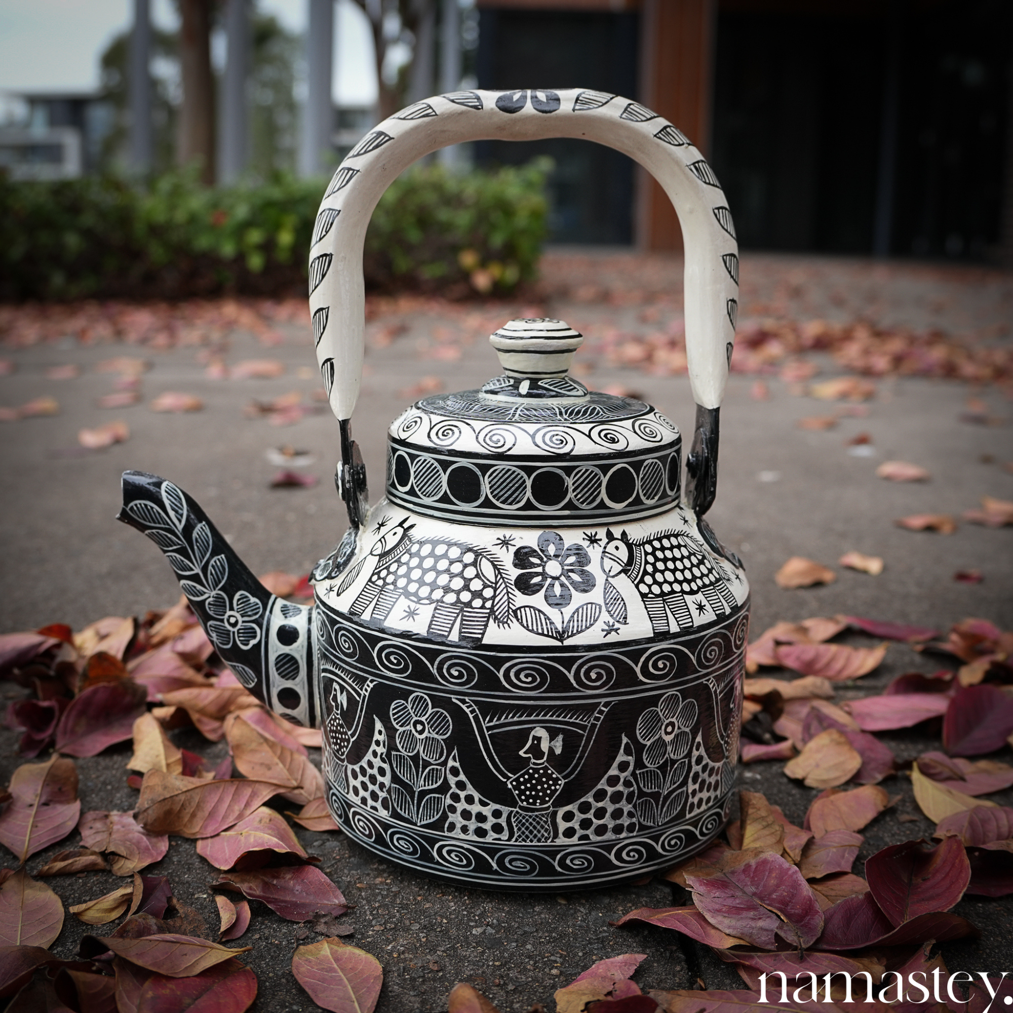 The Monochrome Folk – Handpainted Stainless Steel Tea Kettle (1L)