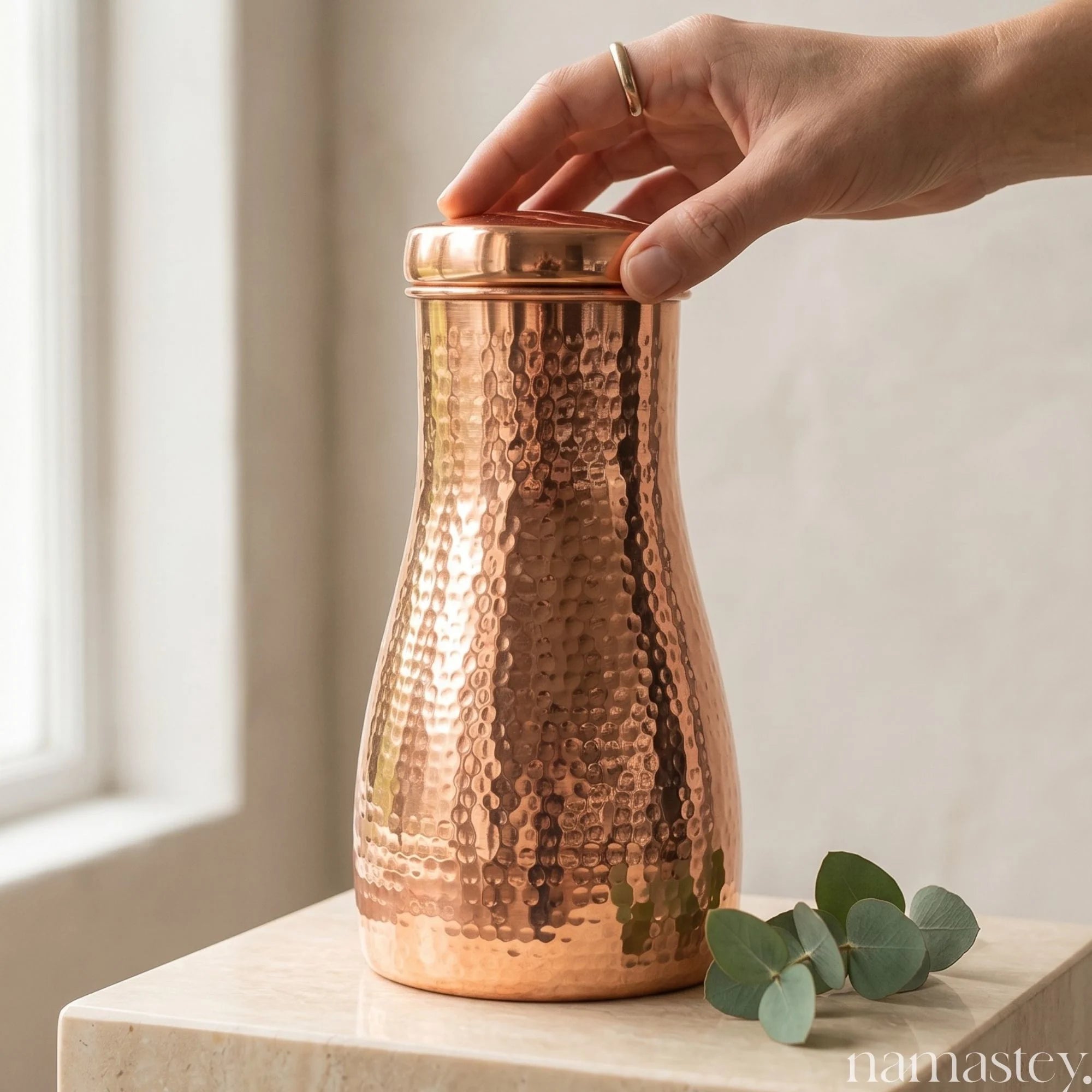Hammered Pure Copper Carafe (950 mL)