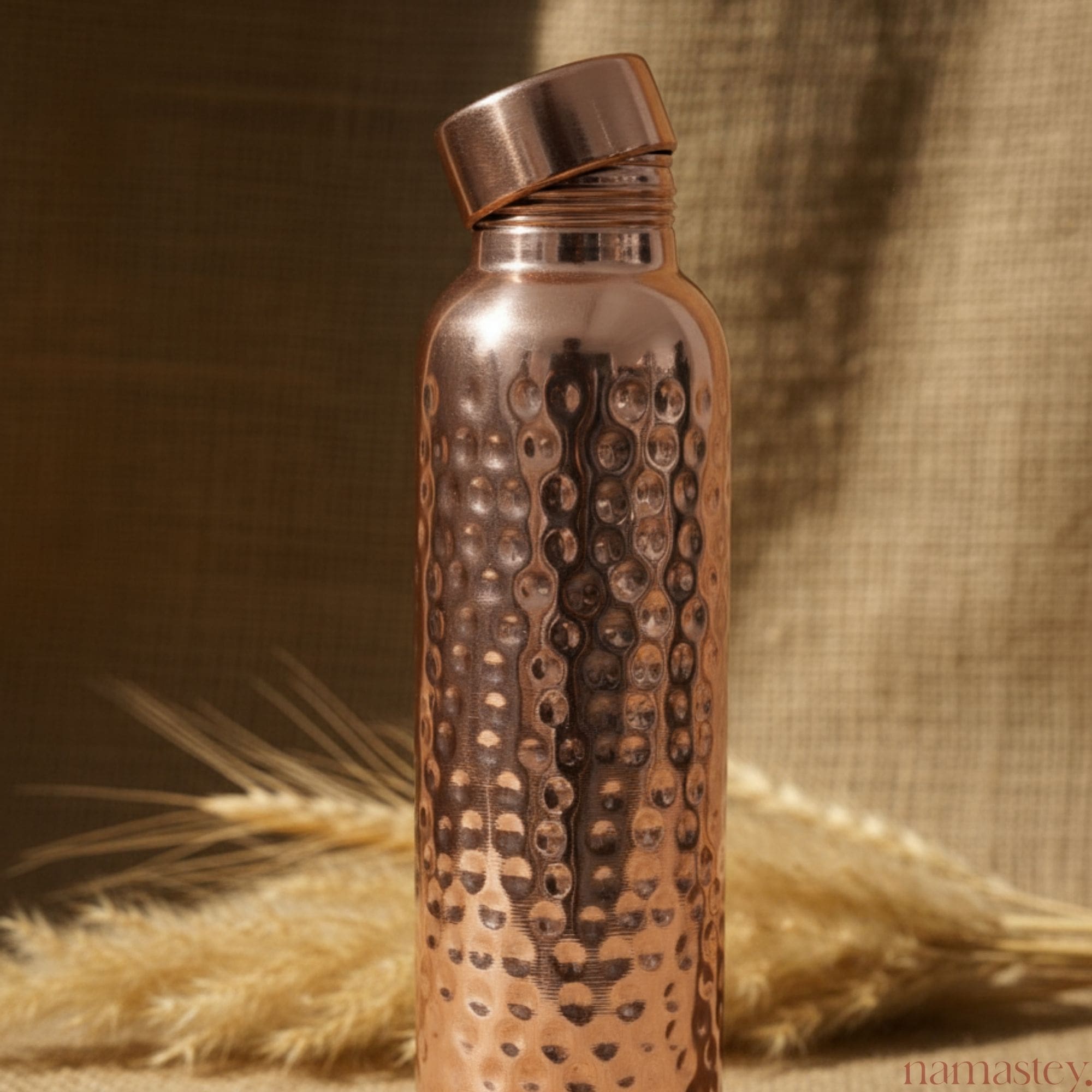 The Classic Hammered Copper Bottle (950ml)
